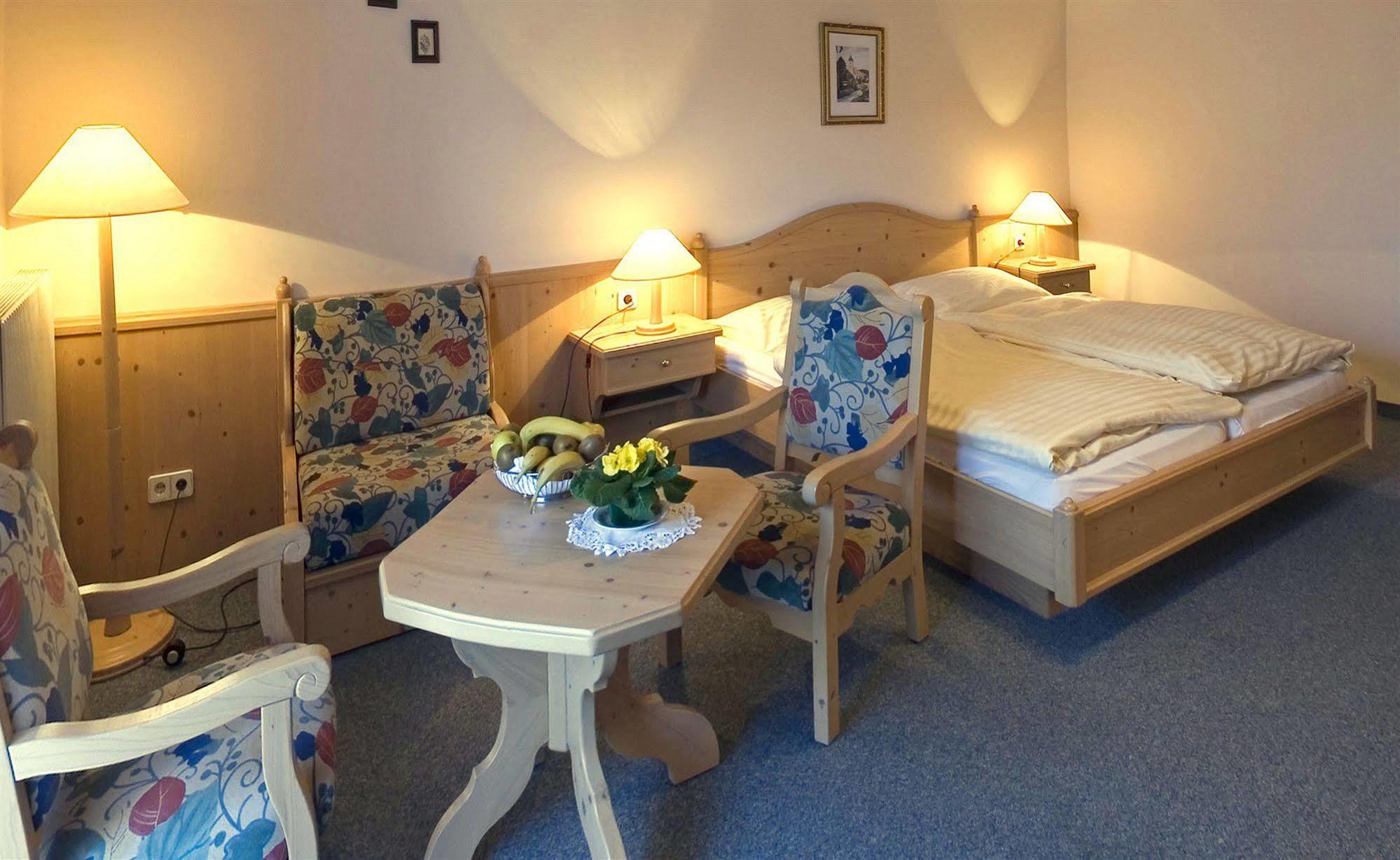 Hotel Post Hoenigwirt Kirchschlag in der Buckligen Welt Dış mekan fotoğraf